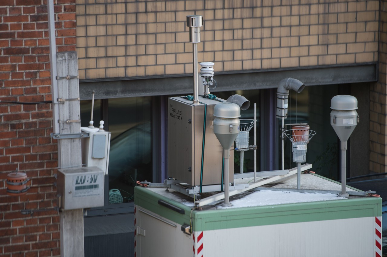 Mit einer Umweltmessstation kann die Luftschadstoffsituation an einem Ort ermittelt werden. (Symbolbild)