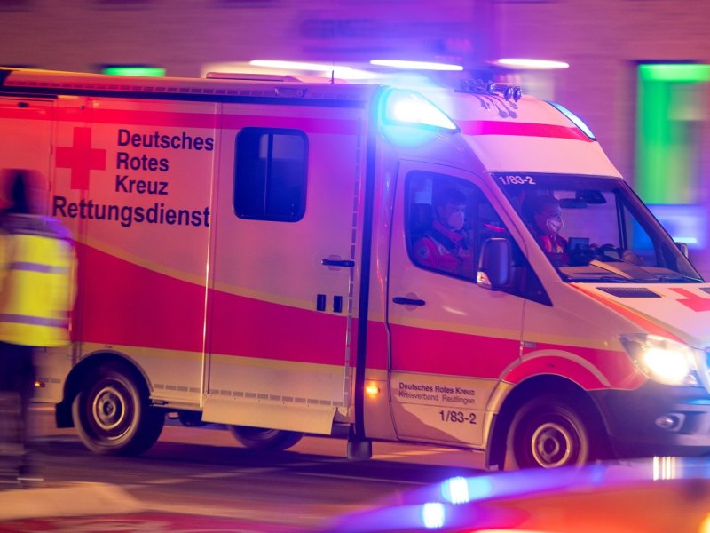 altenburg brand rettungswagen.jpg