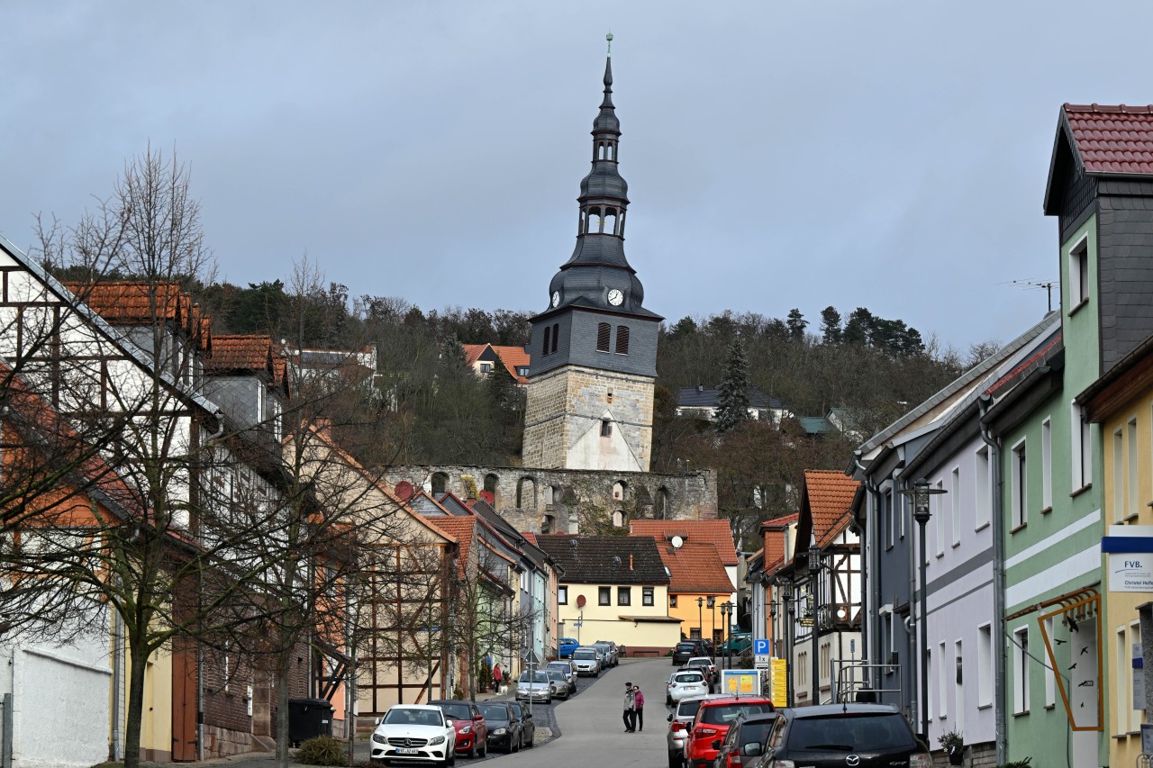 Der schiefe Turm von Bad Frankenhausen ist schiefer als der Turm von Pisa. (Archivbild)