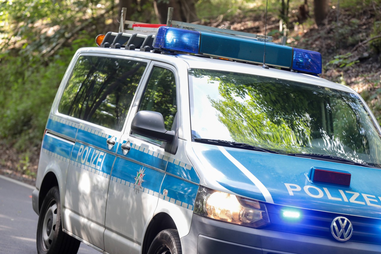 In Gera werden zwei mutmaßlich verletzte Kinder nach einem Autounfall gesucht. (Symbolbild)