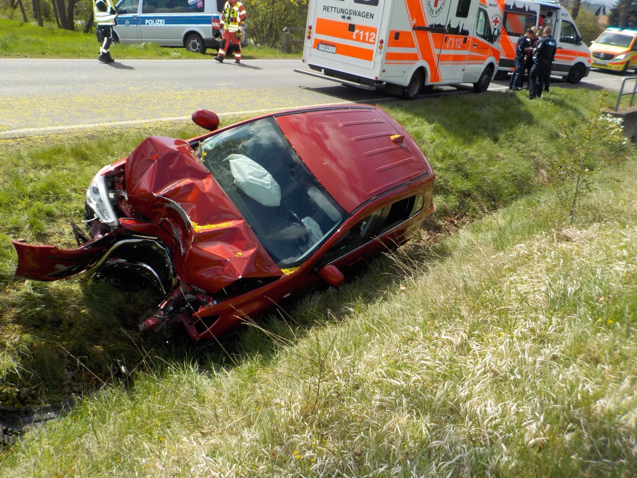 Heftiger Crash im Landkreis Gotha! Beide Insassen verletzten sich schwer. 