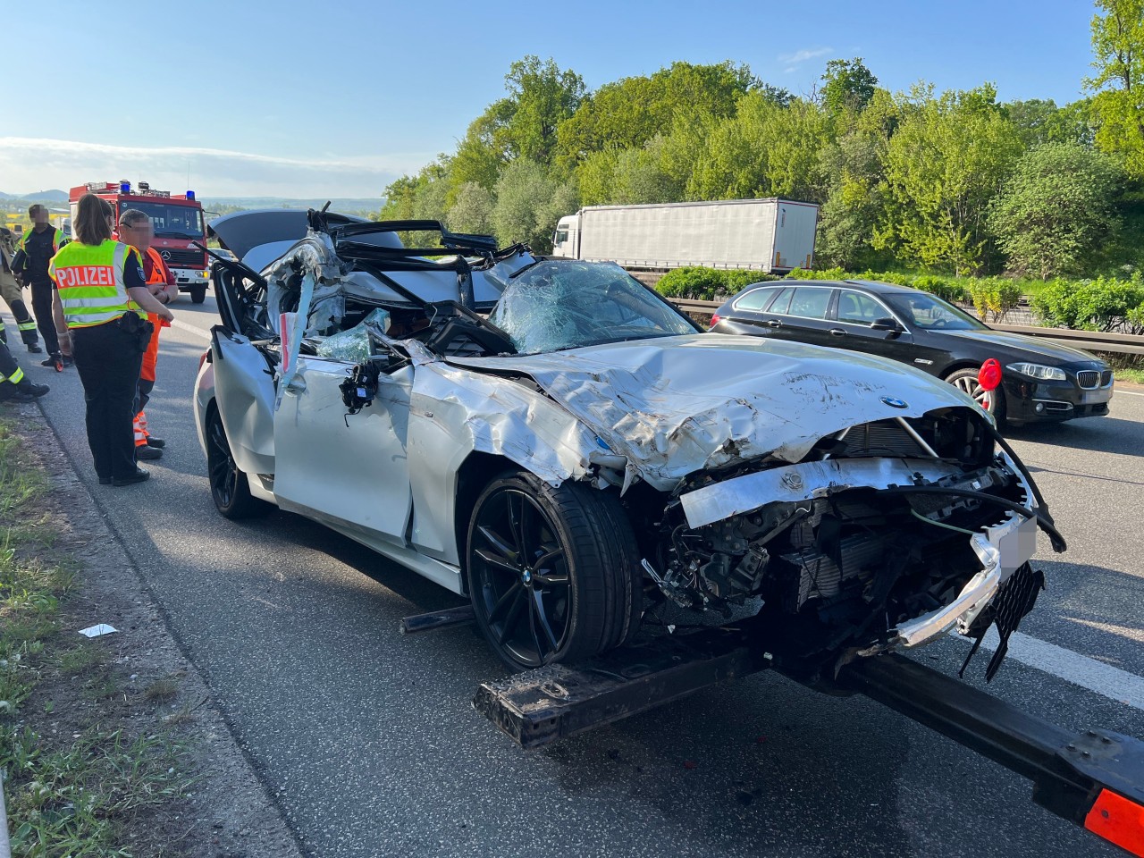 Der BMW war nach dem Unfall auf der A4 bei Gotha total Schrott.