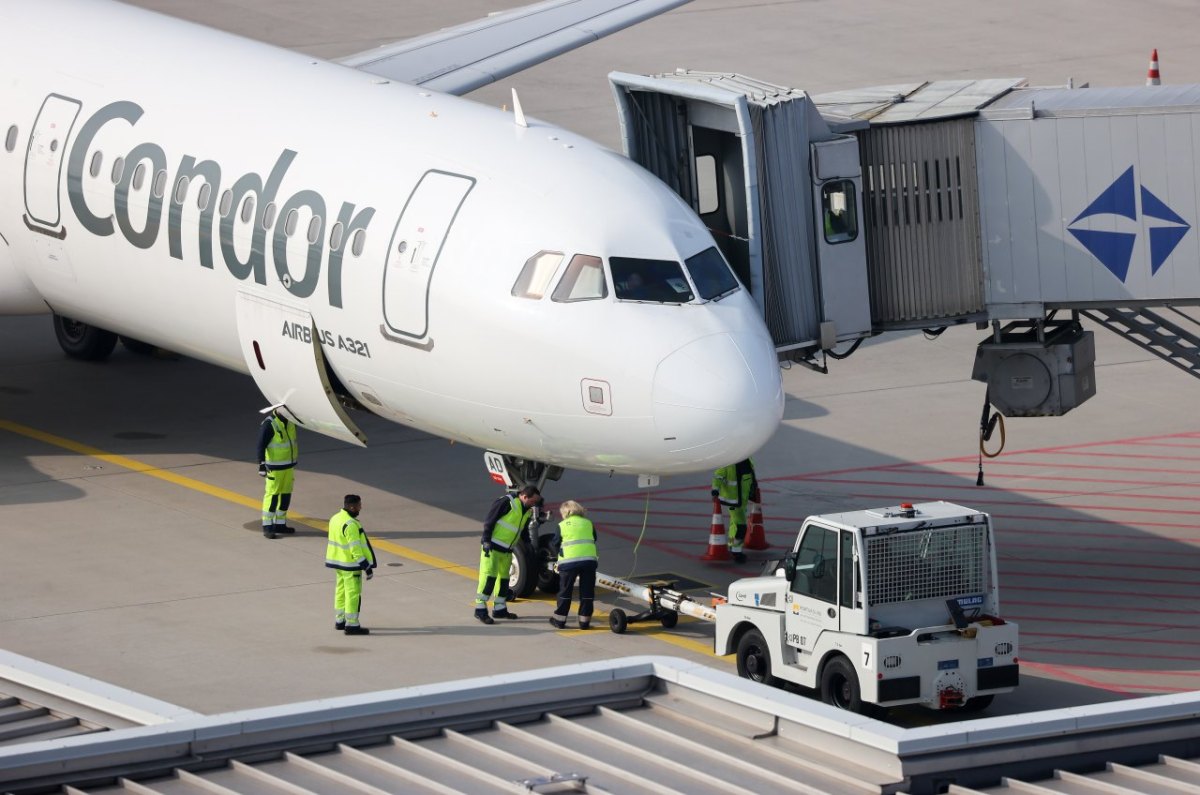 flughafen leipzig condor.jpg