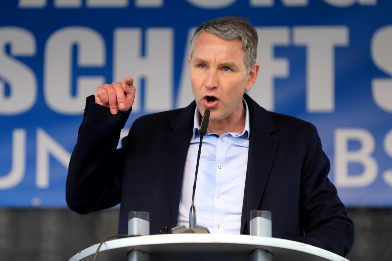 Der Verfassungsschutz sieht in AfD-Mann Björn Höcke weiter eine zentrale neurechte Figur. (Archivbild)