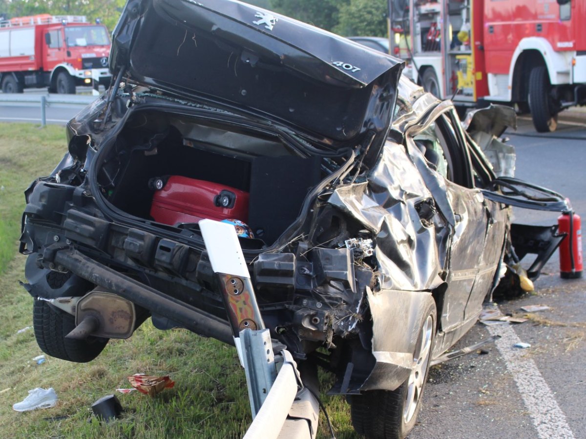 a4 in thüringen crash unfall.jpg