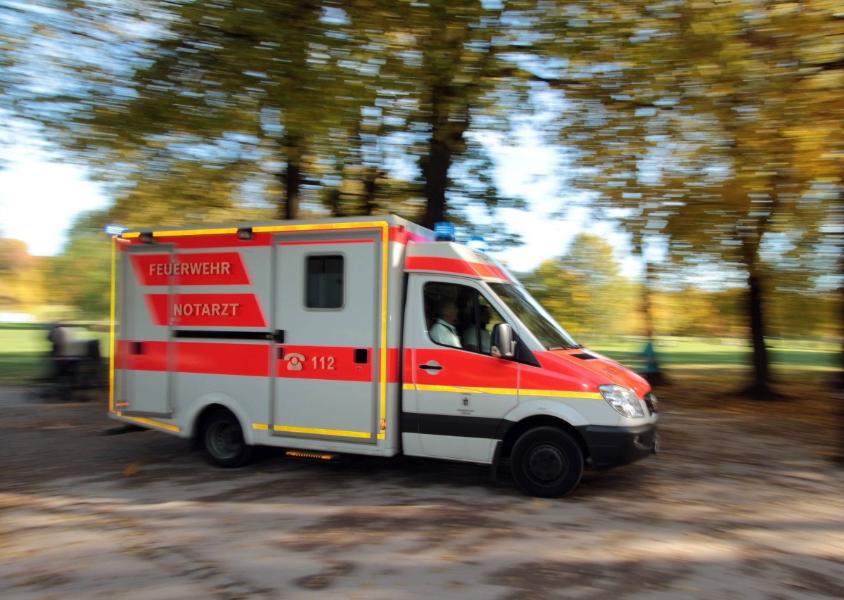 Ein Mann findet in ThÃ¼ringen ein Handy. Als er es der Besitzerin zurÃ¼ckgeben will, wird er brutal niedergeschlagen. (Symbolbild)