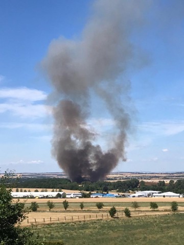 Eine riesige Rauchsäule hat bei der A71 bei Arnstadt für Aufsehen gesorgt.