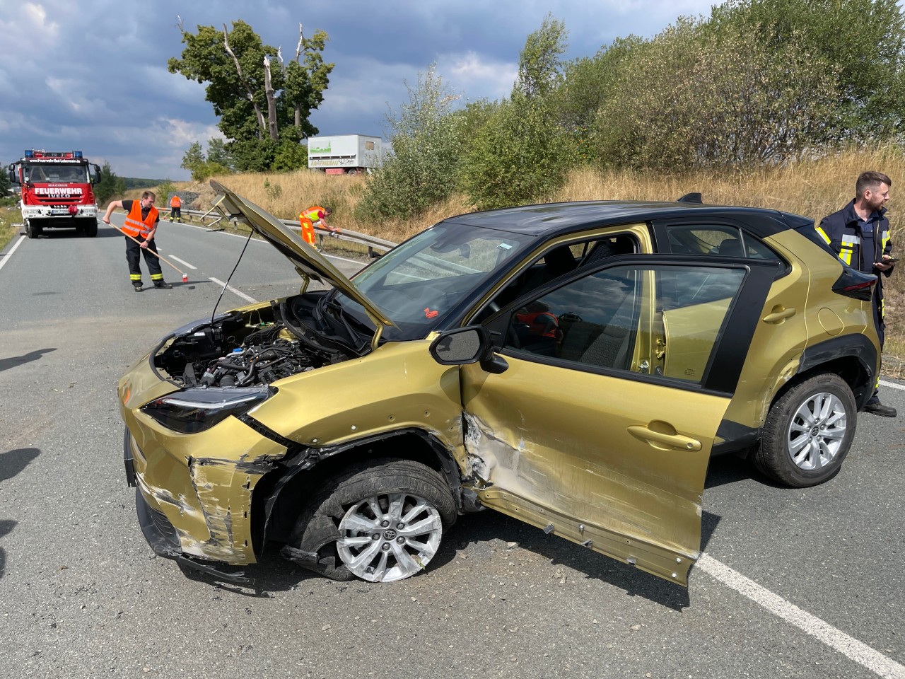 Thüringen: Nach dem medizinischen Autofall krachte das Auto zunächst gegen eine Leitplanke und blieb dann auf der Straße stehen.