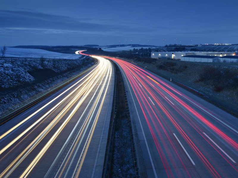 A9 in Thüringen nachts mit Lichtern