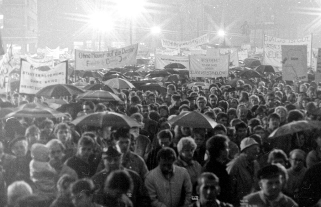 Zehntausende gingen in der ehemaligen DDR immer montags auf die Straße.