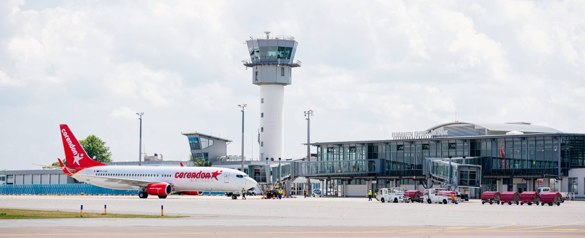 Flugzeug auf dem Erfurter Flughafen