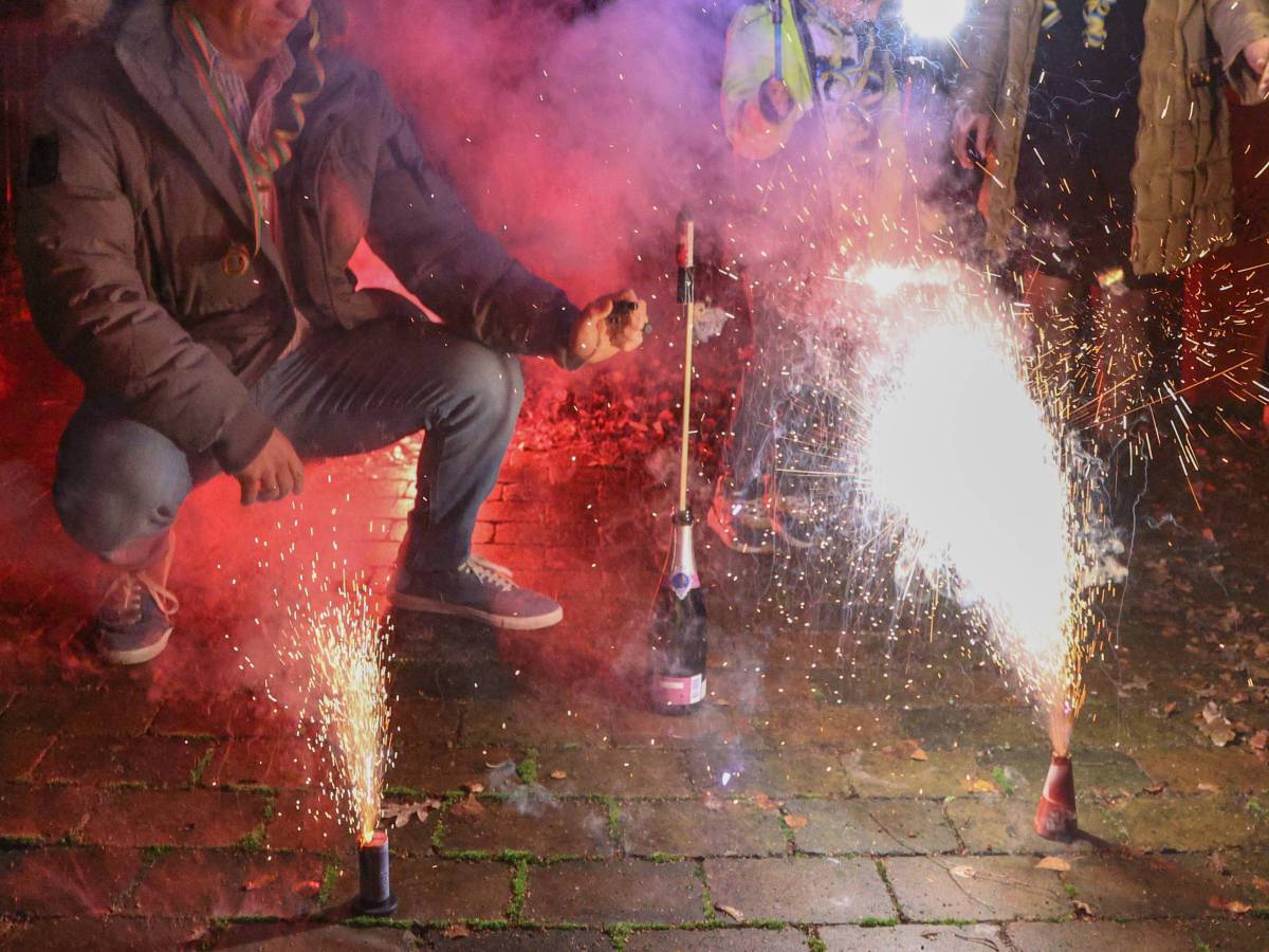 Du willst an Silvester Raketen zÃ¼nden? Dann solltest du in ThÃ¼ringen besonders aufpassen. (Symbolbild)