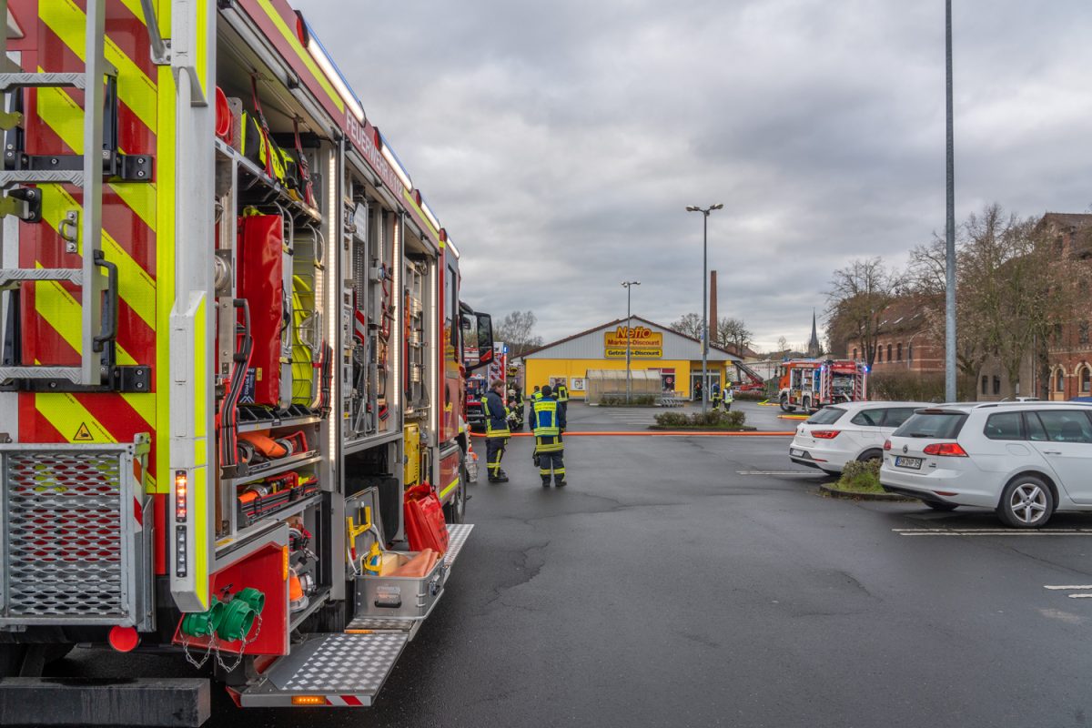 Ein Feuer bei Netto in Kahla (ThÃ¼ringen) hÃ¤lt die Feuerwehr am Sonntag auf Trab!