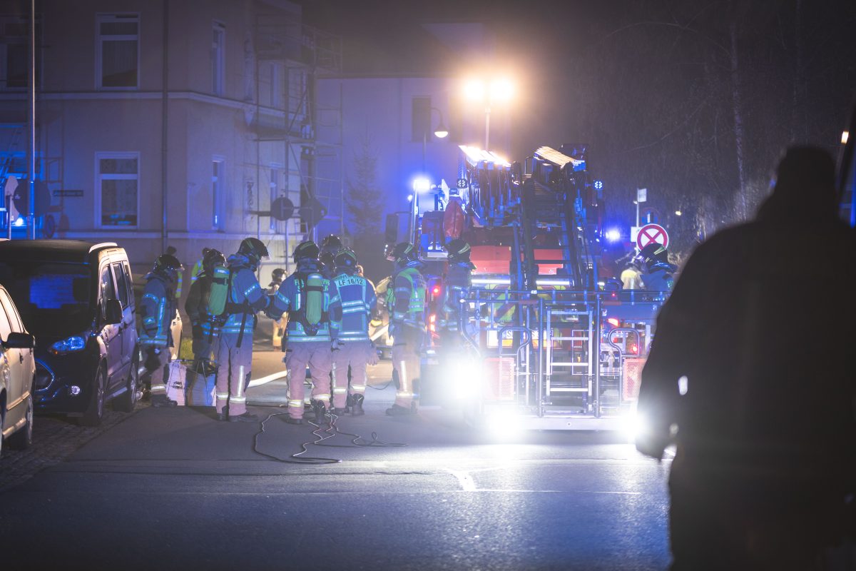 NÃ¤chtlicher Einsatz fÃ¼r die Feuerwehr in SchmÃ¶lln!