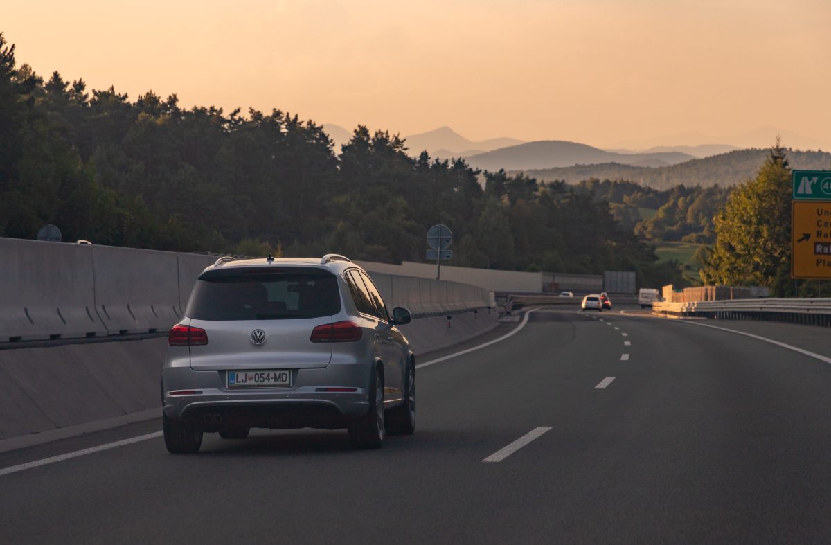 ThÃ¼ringen: VW Touareg auf Autobahn