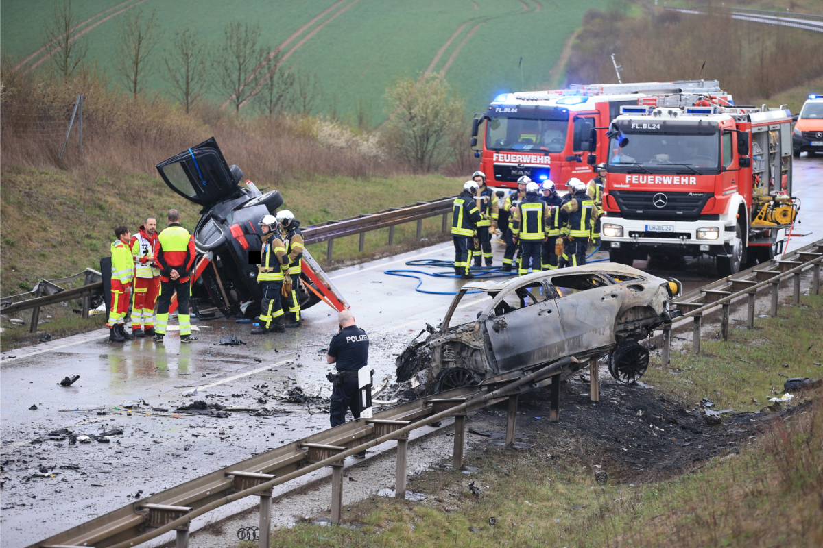 Horror-Crash in ThÃ¼ringen! Sieben Menschen haben ihr Leben verloren.