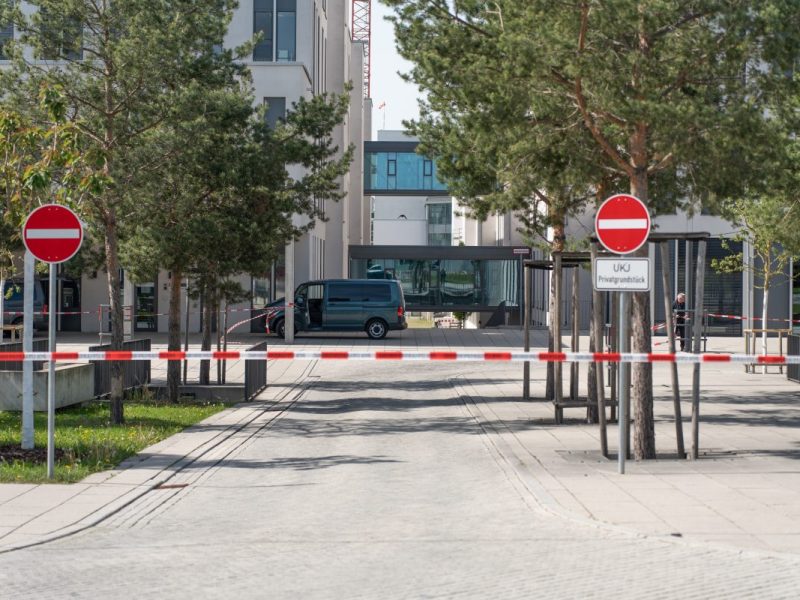 Mit Sprengsätzen gedroht: Bedrohliches Schreiben sorgt für Polizeieinsatz an Universitätsklinikum Jena.