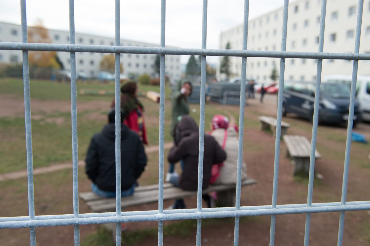 Die Erstaufnahmeeinrichtung in Suhl in ThÃ¼ringen ab sofort fÃ¼r NeuzugÃ¤nge geschlossen. Mehr GeflÃ¼chtete kÃ¶nne man hier nicht aufnehmen, hieÃŸ es.