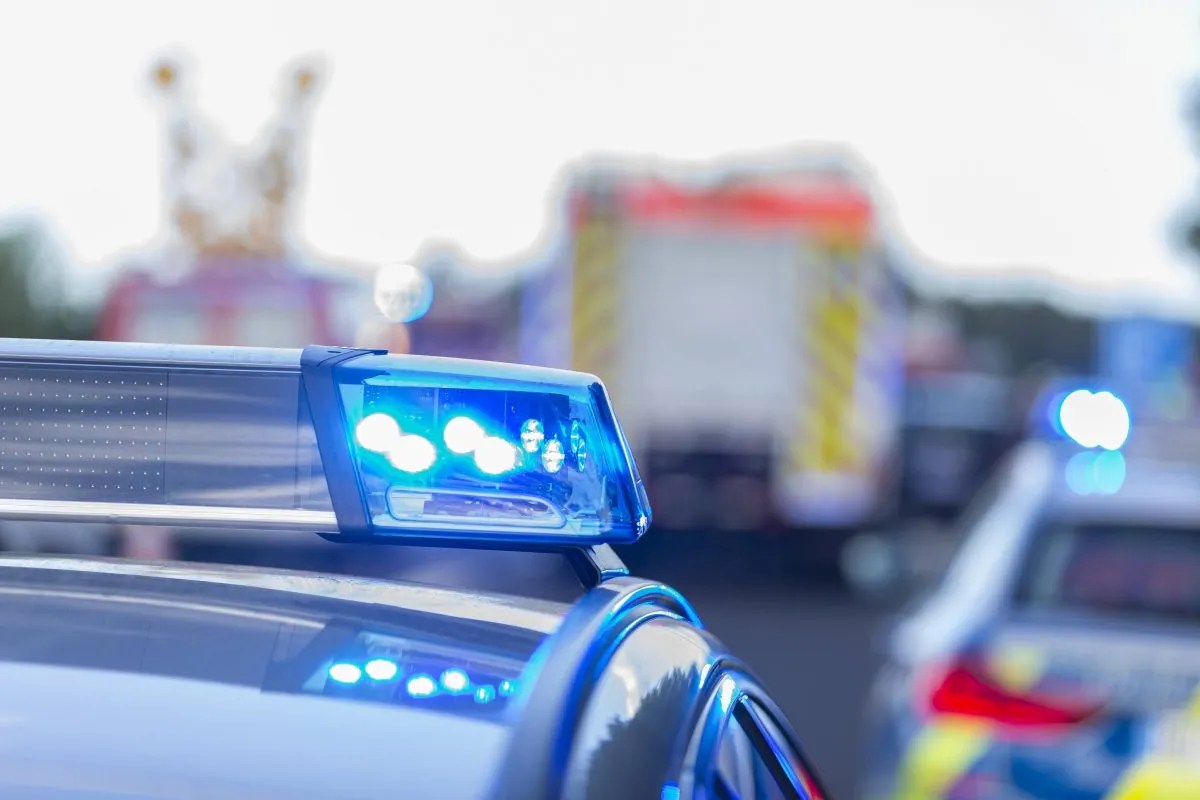 Er hatte keine Chance: In ThÃ¼ringen ist ein Motorradfahrer mit einem Bus zusammengeprallt. Er war auf der Stelle tot.