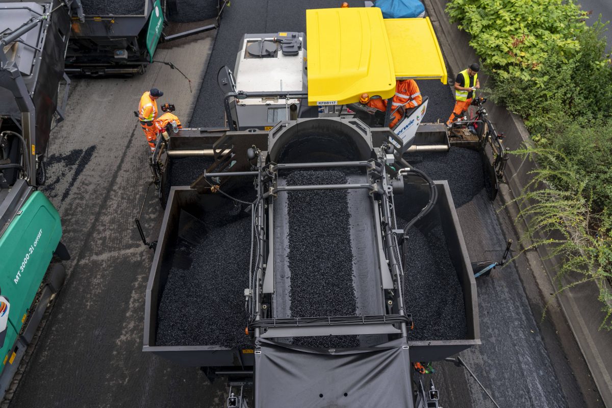 Die Fahrbahndecke der A38 braucht eine Erneuerung.