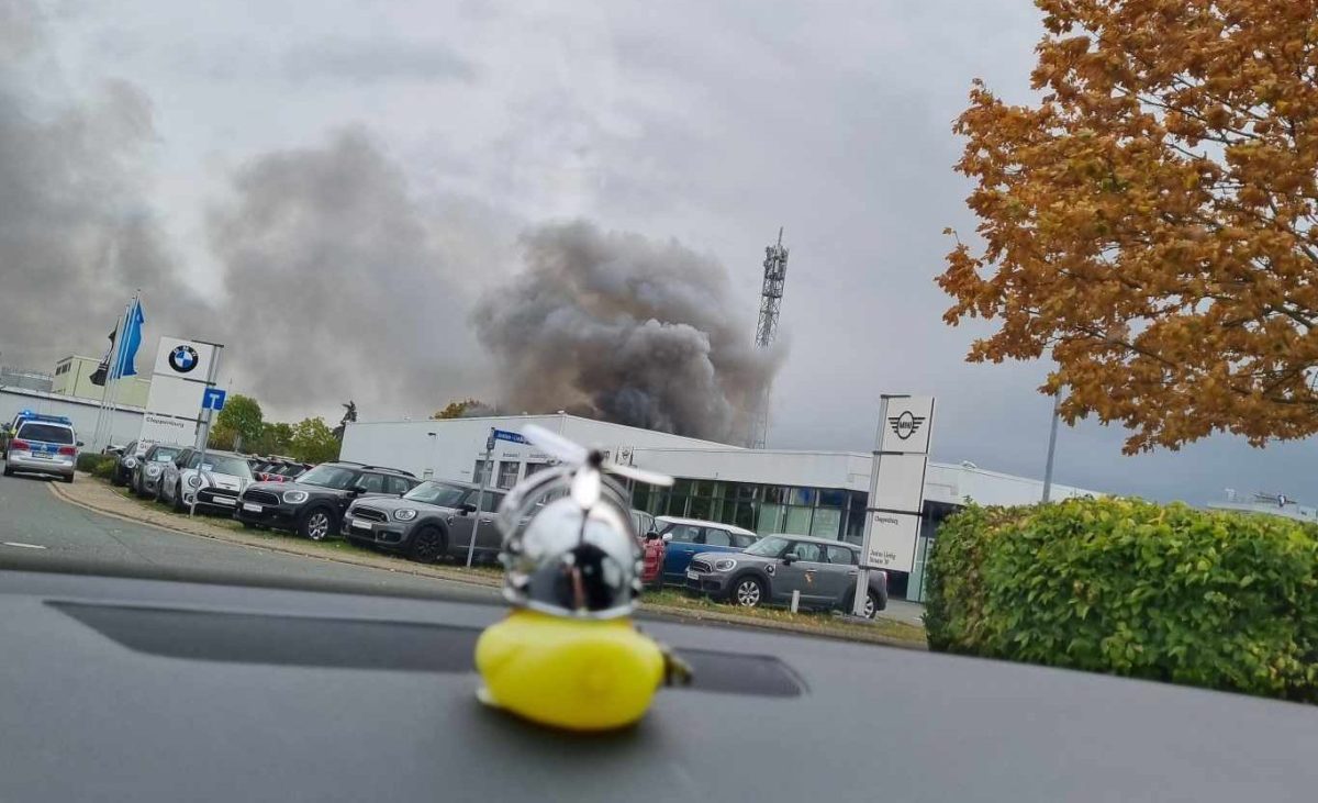 Dicke Rauchwolken zogen am Sonntagvormittag über Erfurt.