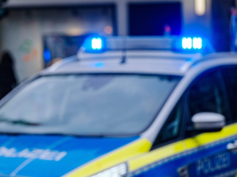 Jena: Unbekannte prügeln Mann zu Boden – Polizei sucht jetzt nach IHNEN