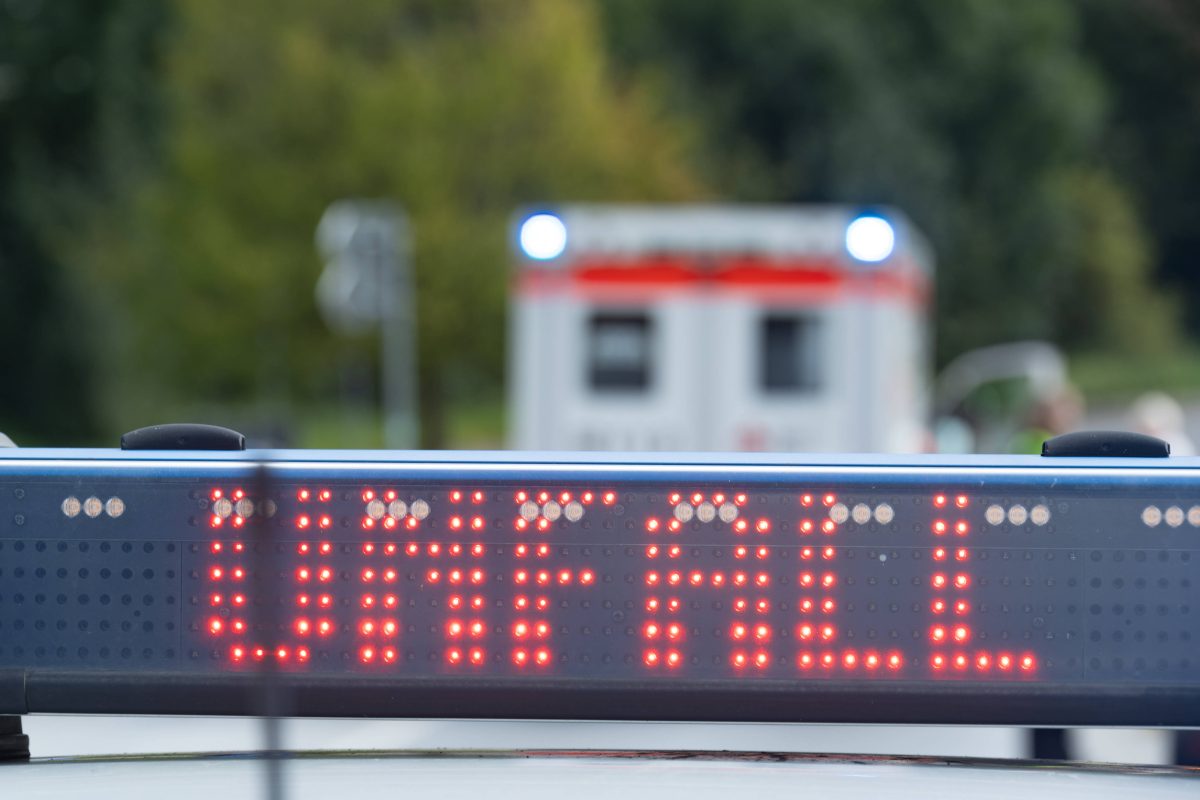 Zwei junge Leute sind bei einem Unfall in ThÃ¼ringen schwer verletzt worden. Und auch ihr Auto sah nach dem Unfall nicht gut aus.