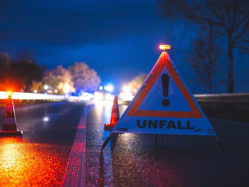 Thüringen: Doppel-Crash! Vier Autos in Unfälle verwickelt – mehrere Verletzte
