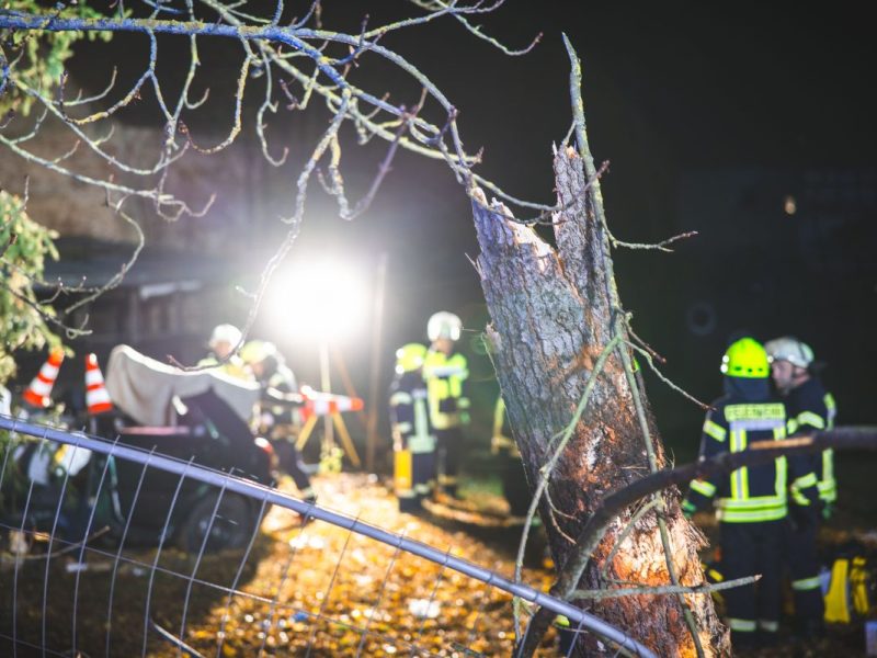 Thüringen: „Unfassbarer Anblick“ – Auto bei Unfall völlig zerfetzt! Einsatzkräfte stehen vor großem Problem