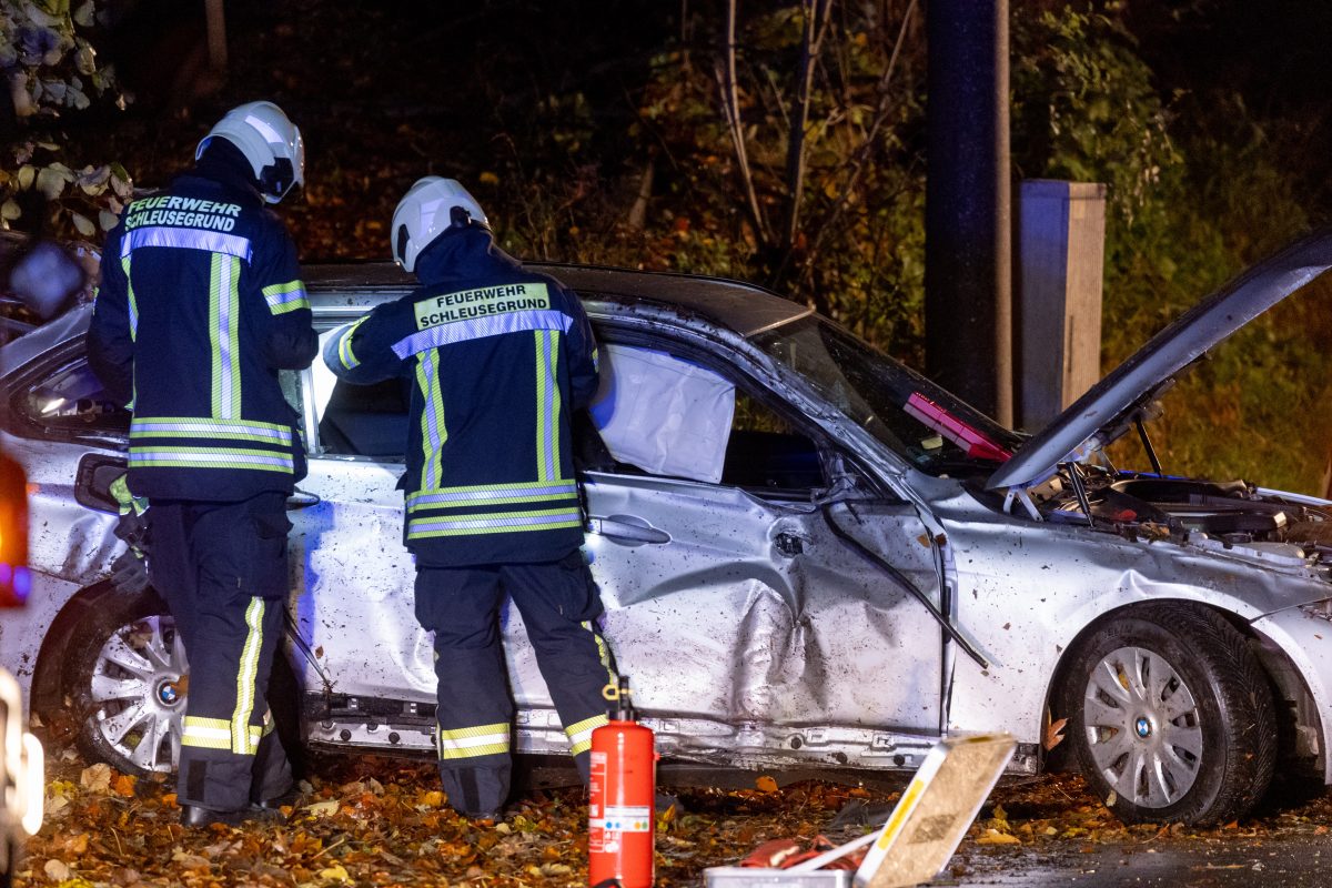 Schwerer Verkehrsunfall in SchÃ¶nbrunn: 19-JÃ¤hriger verliert die Kontrolle Ã¼ber seinen BMW