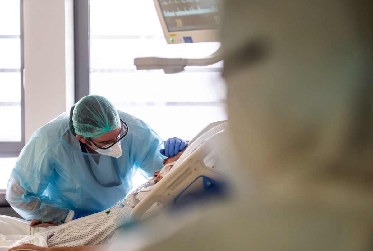 Wegen einer Häufung von Virusgrippe-Fällen gilt am Standort Rudolstadt der Thüringen-Kliniken seit Montag ein Besuchsverbot.