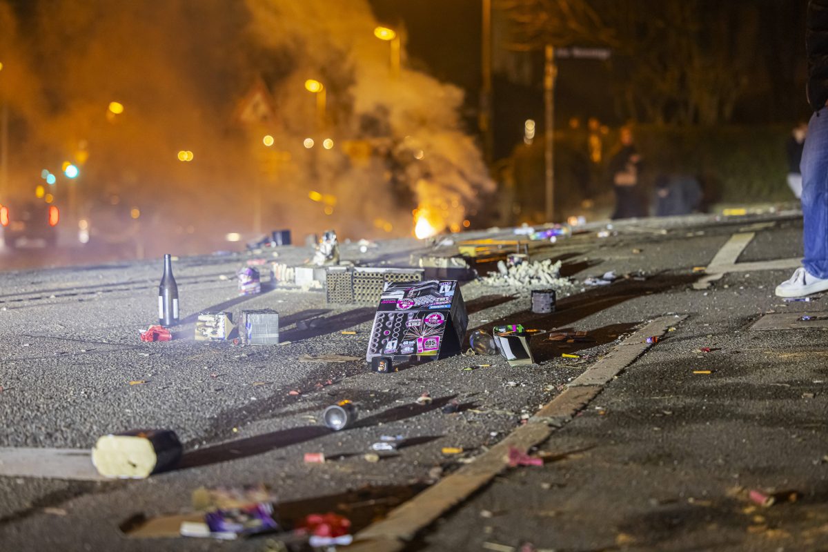 Beim Silvesterfeuerwerk sind in Thüringen mehrere Menschen verletzt worden, vielerorts gab es kleinere Brände.