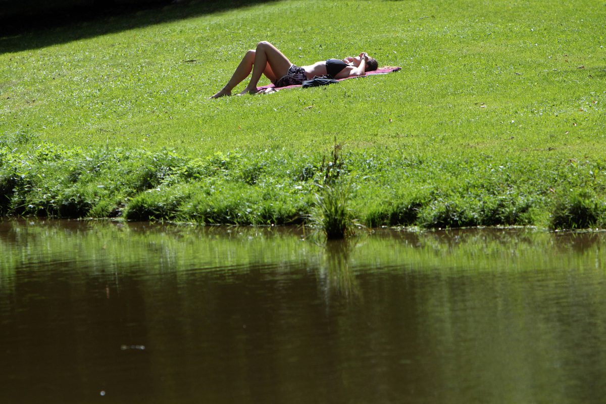 Das schöne Wetter in Thüringen hat seine Schattenseiten. Im wahrsten Sinne. Denn ganz ungefährlich ist der Spaß nicht. (Symbolbild)