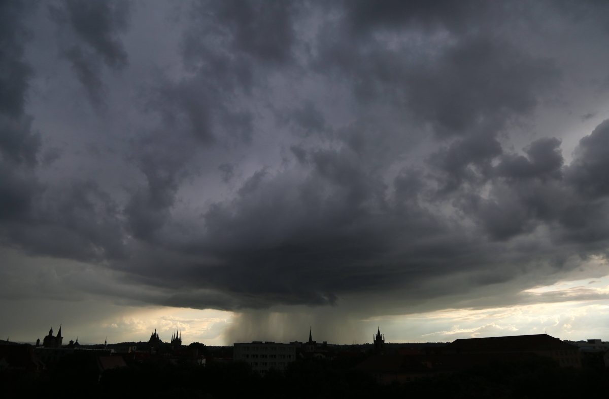 Graue statt rosige Aussichten für Thüringen: Das Wetter will sich einfach nicht auf Sommer umstellen. Was wiederum Folgen hat...