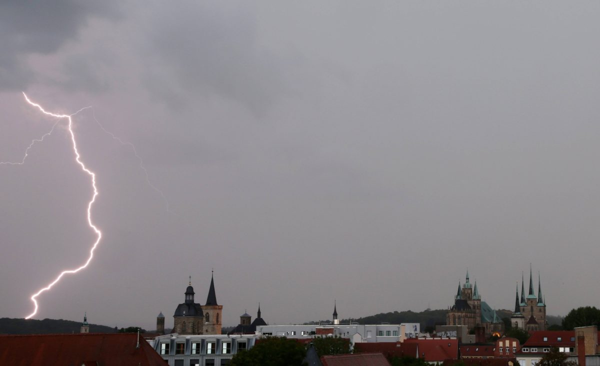 Auf Hitze folgen Gewitter und Regen: Die Thüringer erleben am Wochenende ein Auf und Ab – was Gefahren birgt.