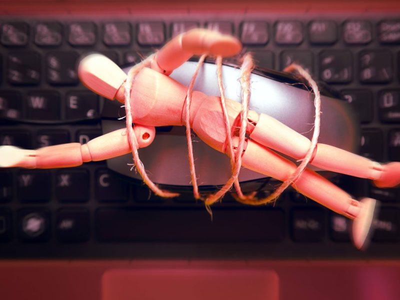 Es geht um den Verdacht auf den Besitz von Kinderpornografie: Nach Aufhebung der Immunität eines Linken-Landtagsabgeordneten in Thüringen hat die Staatsanwaltschaft Datenträger sichergestellt.