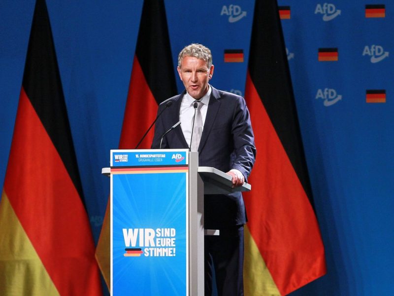Die AfD liegt vor der Thüringen-Wahl bei 30 Prozent. Bringt sie ihre Kontrahenten mit Androhungen zum Verstummen?