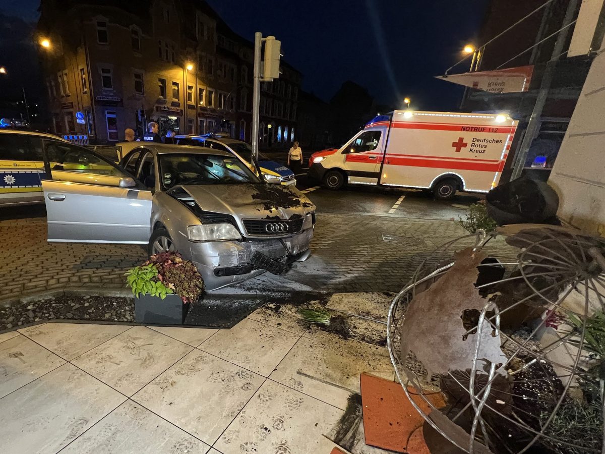 Ein Audi-Fahrer ist in Nordhausen in ein Hotel gekracht.