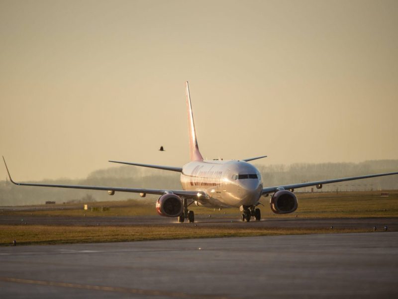 Flughafen Erfurt: Schock im Urlaubsflieger! Kurz vor der Landung gibt’s Probleme