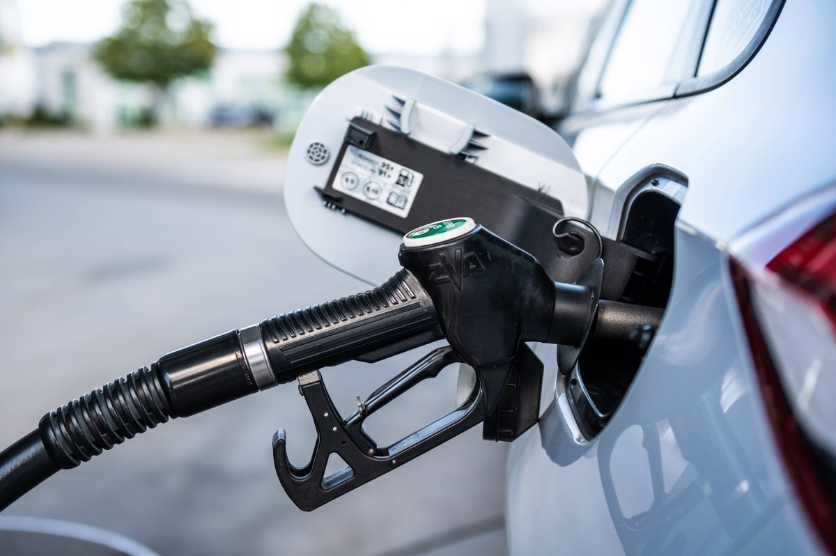 Benzinpreis Verkehr an Tankstelle