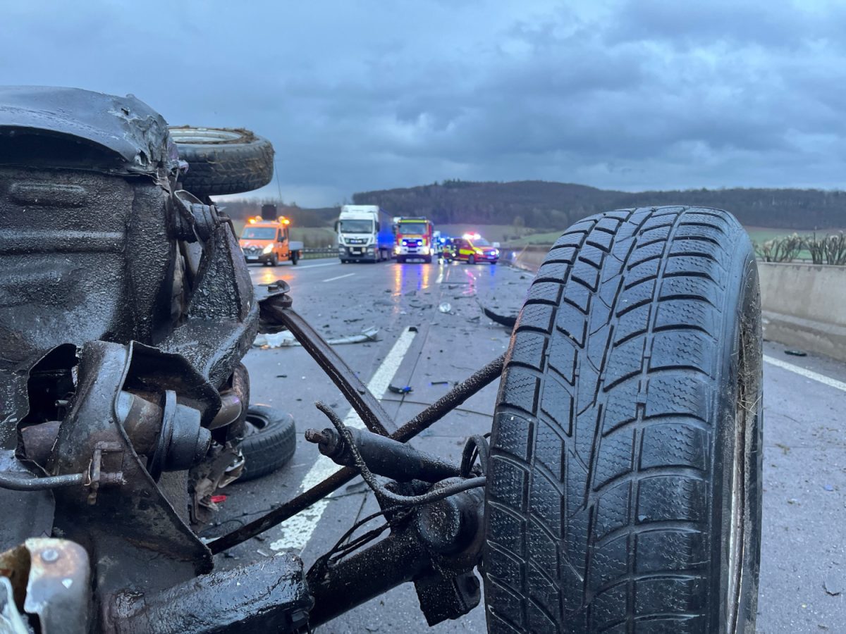 A4 in ThÃ¼ringen: Horror-Unfall! Frau stirbt kurz nach dem Auffahren