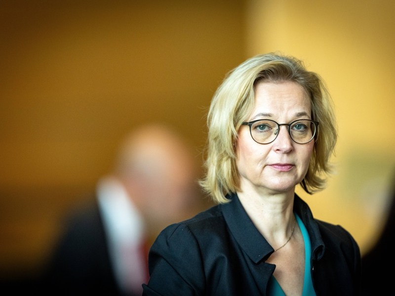 Beamte treiben Thüringen in den Ruin! Regierung muss eingreifen
